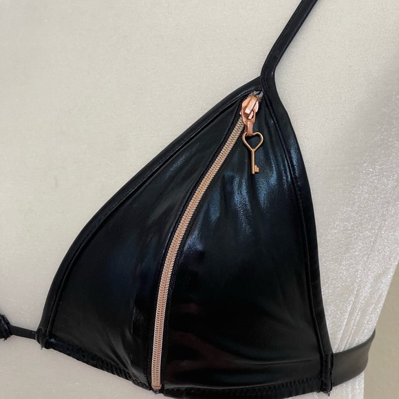 Savage X Fenty Women’s Black “Locket Down Bra Collection,” Size Small (32C/D) - Picture 2 of 14